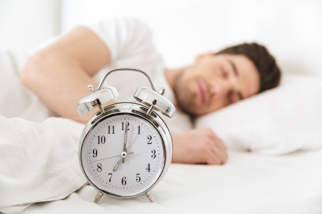 Взрослым людям нужно от 7 часов сна и более