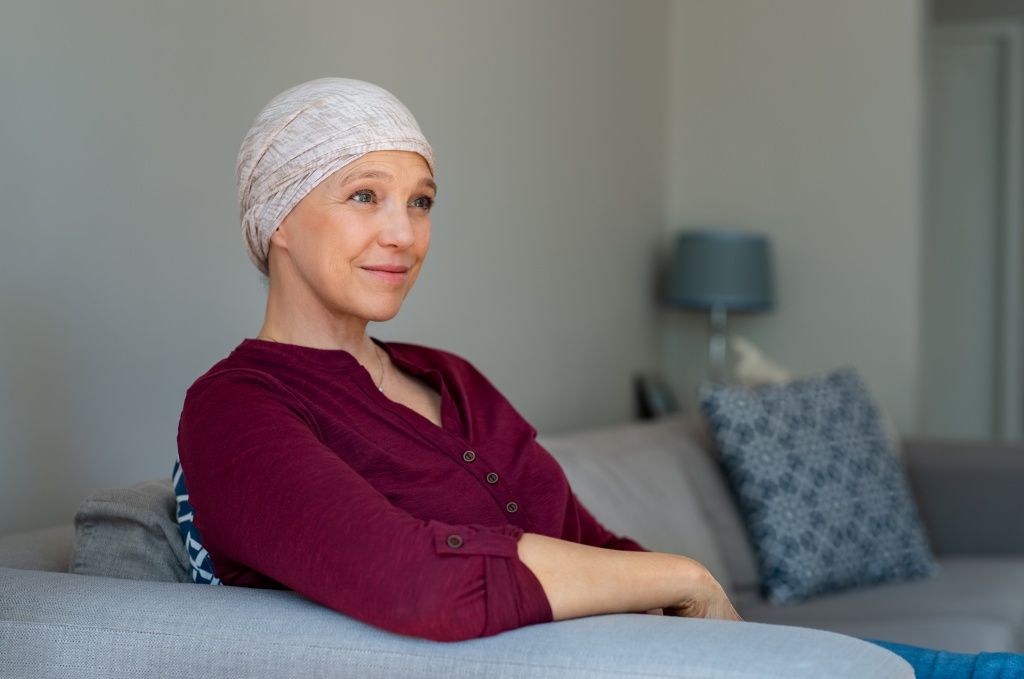 Женщина с онкологией, после лечения