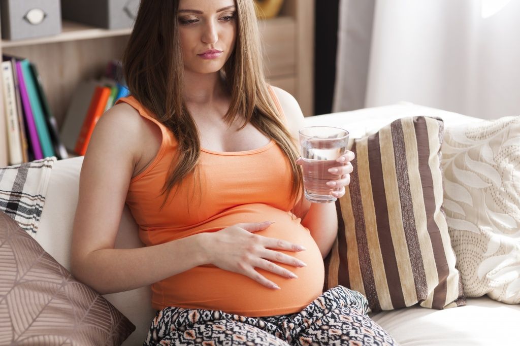 pregnant-young-woman-with-nausea.jpg